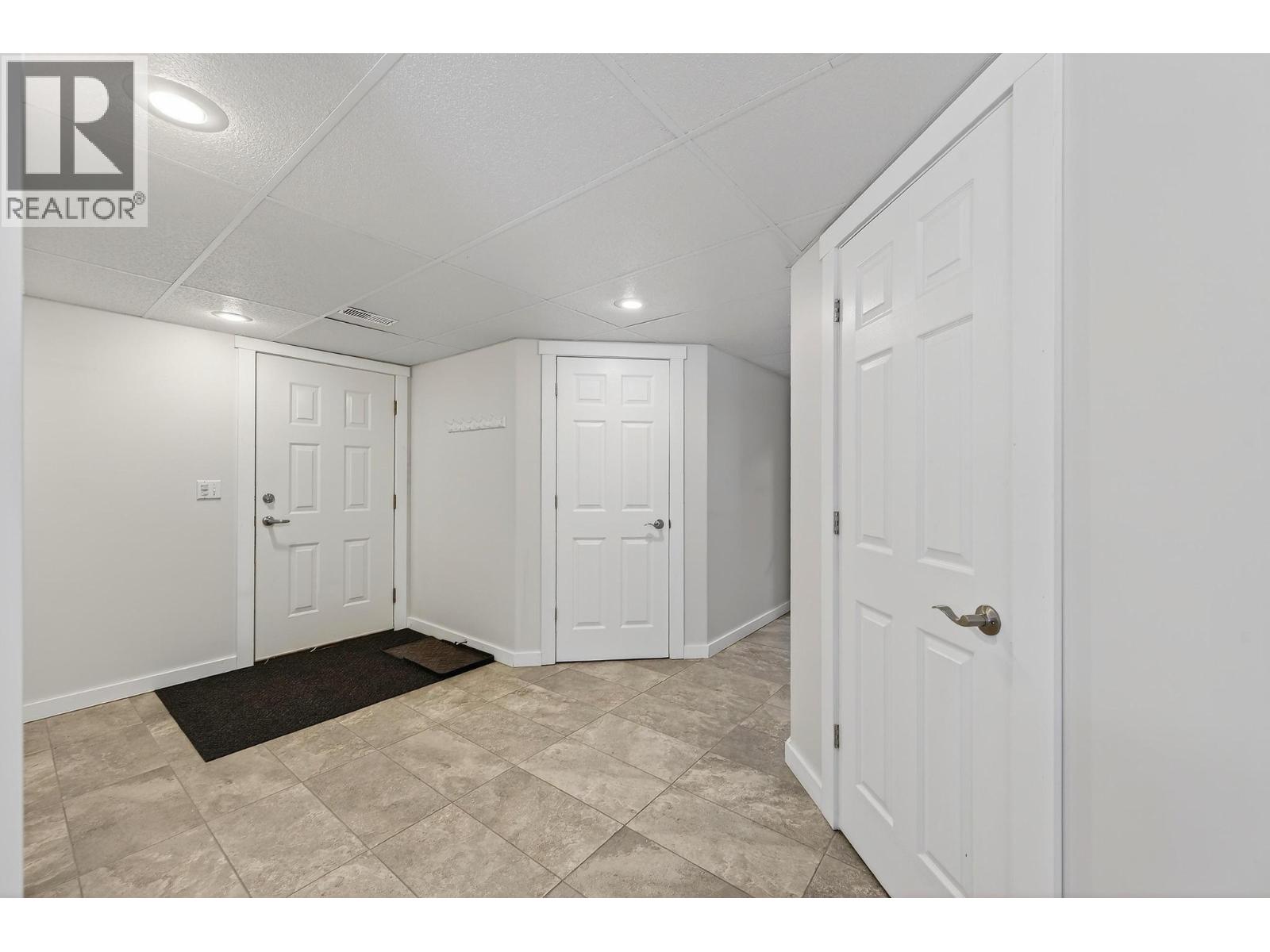  656 Lafontaine Road East, Golden