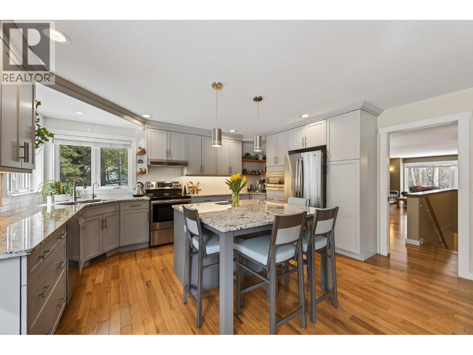  656 Lafontaine Road East, Golden