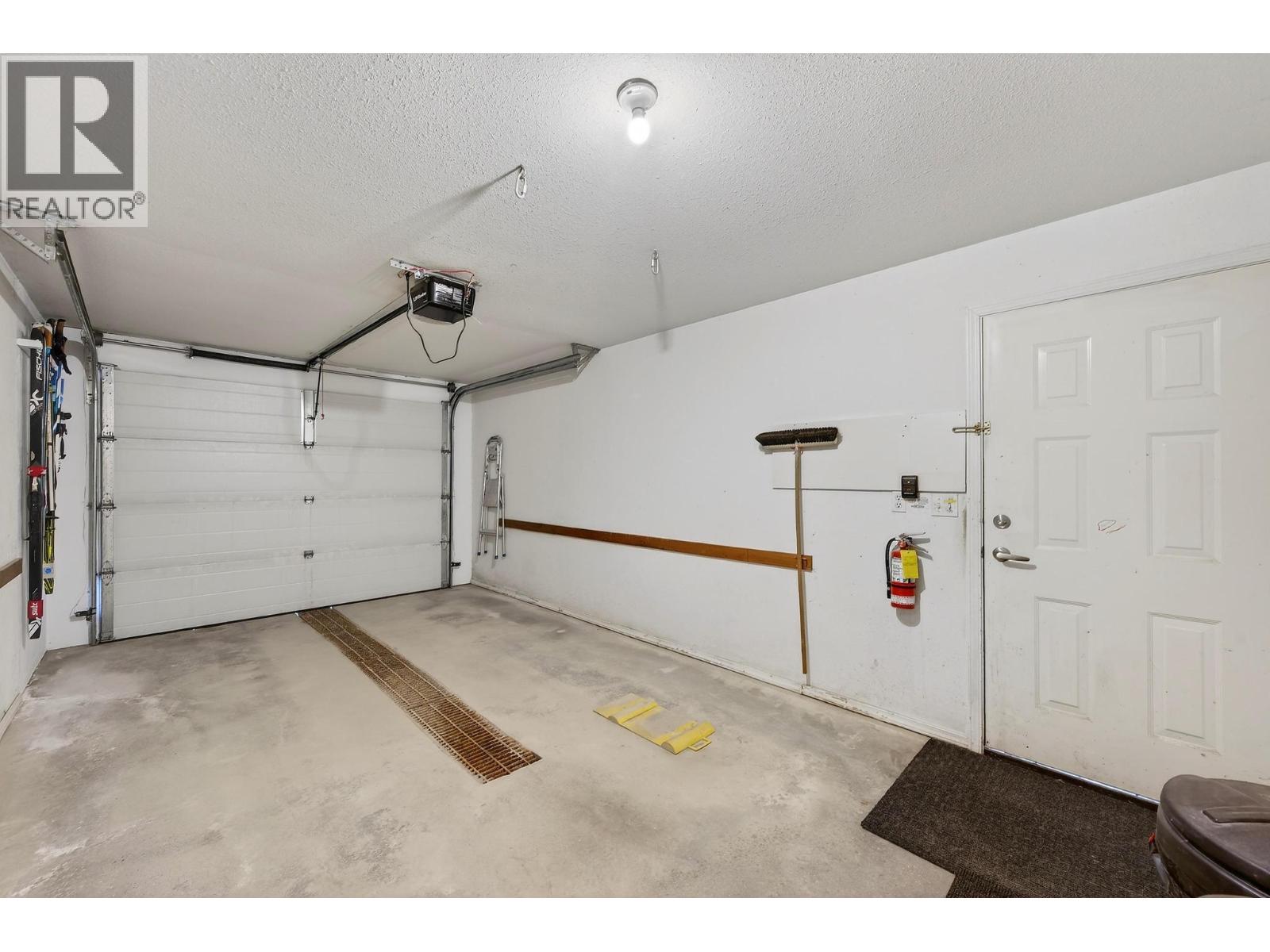  656 Lafontaine Road East, Golden