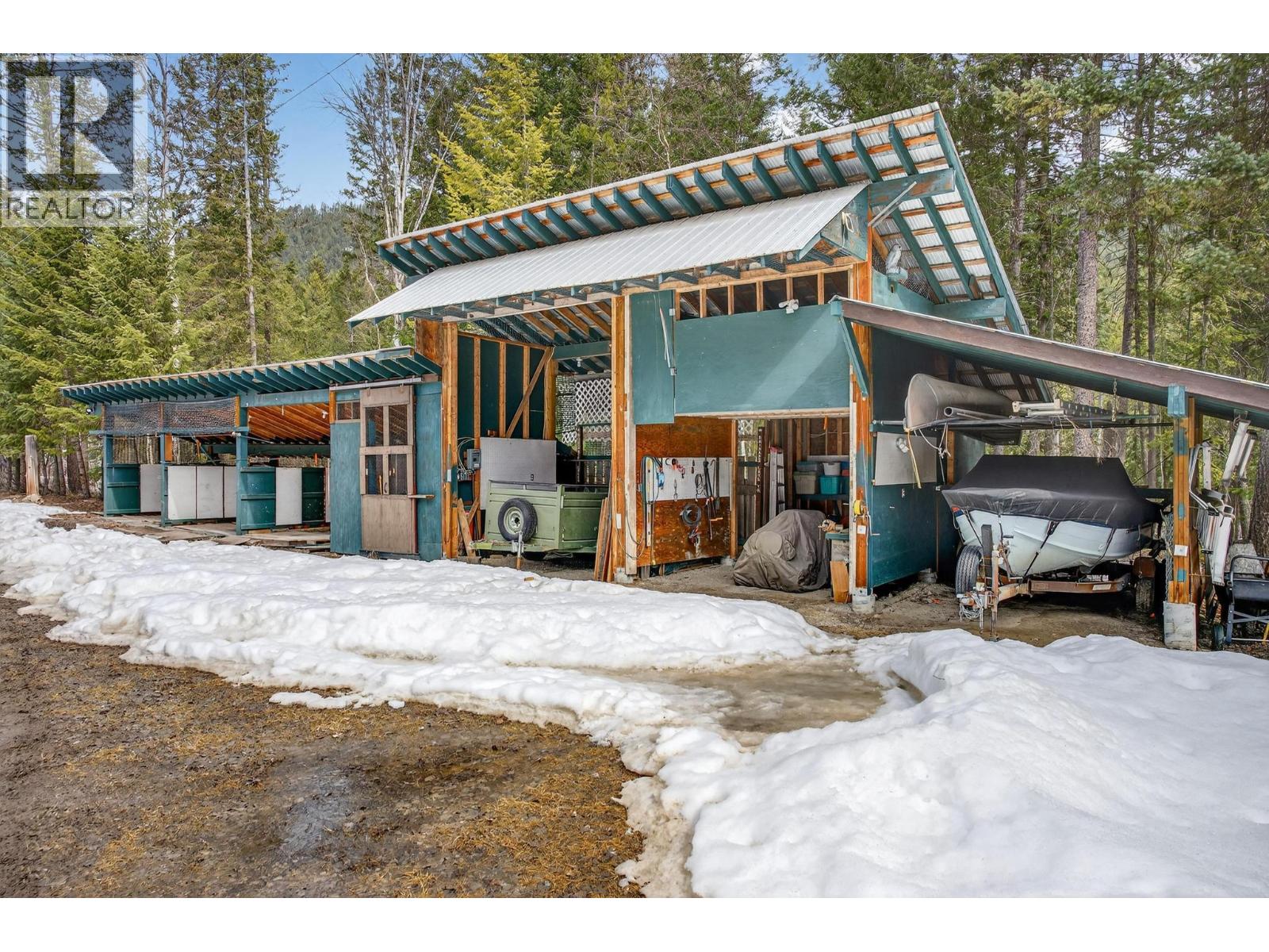  656 Lafontaine Road East, Golden