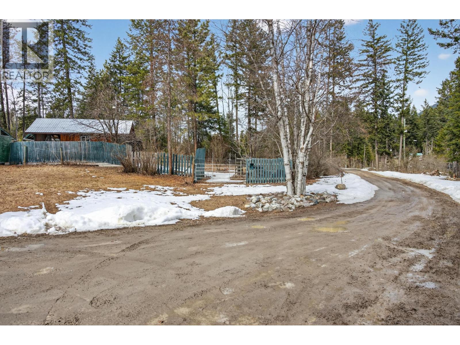  656 Lafontaine Road East, Golden