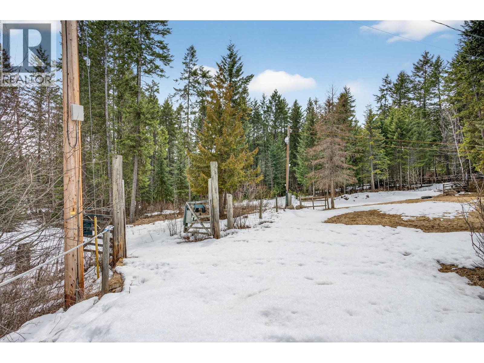  656 Lafontaine Road East, Golden