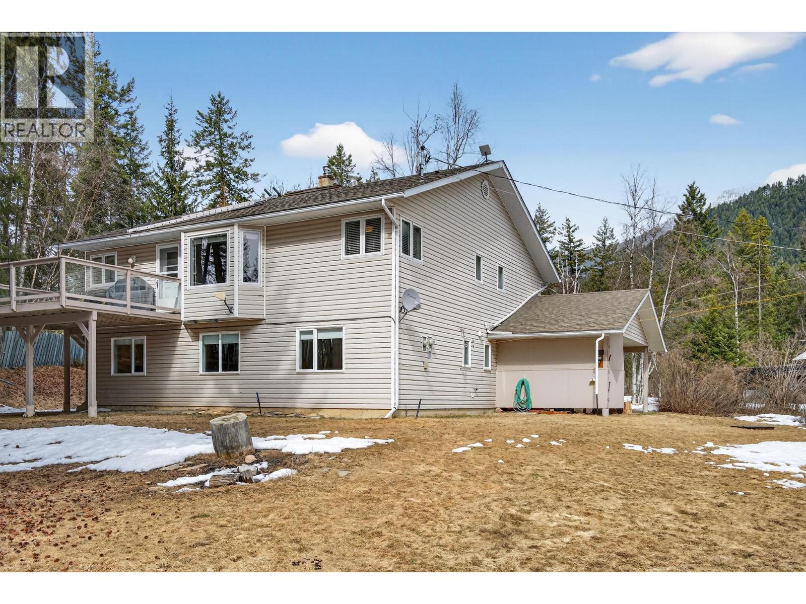  656 Lafontaine Road East, Golden