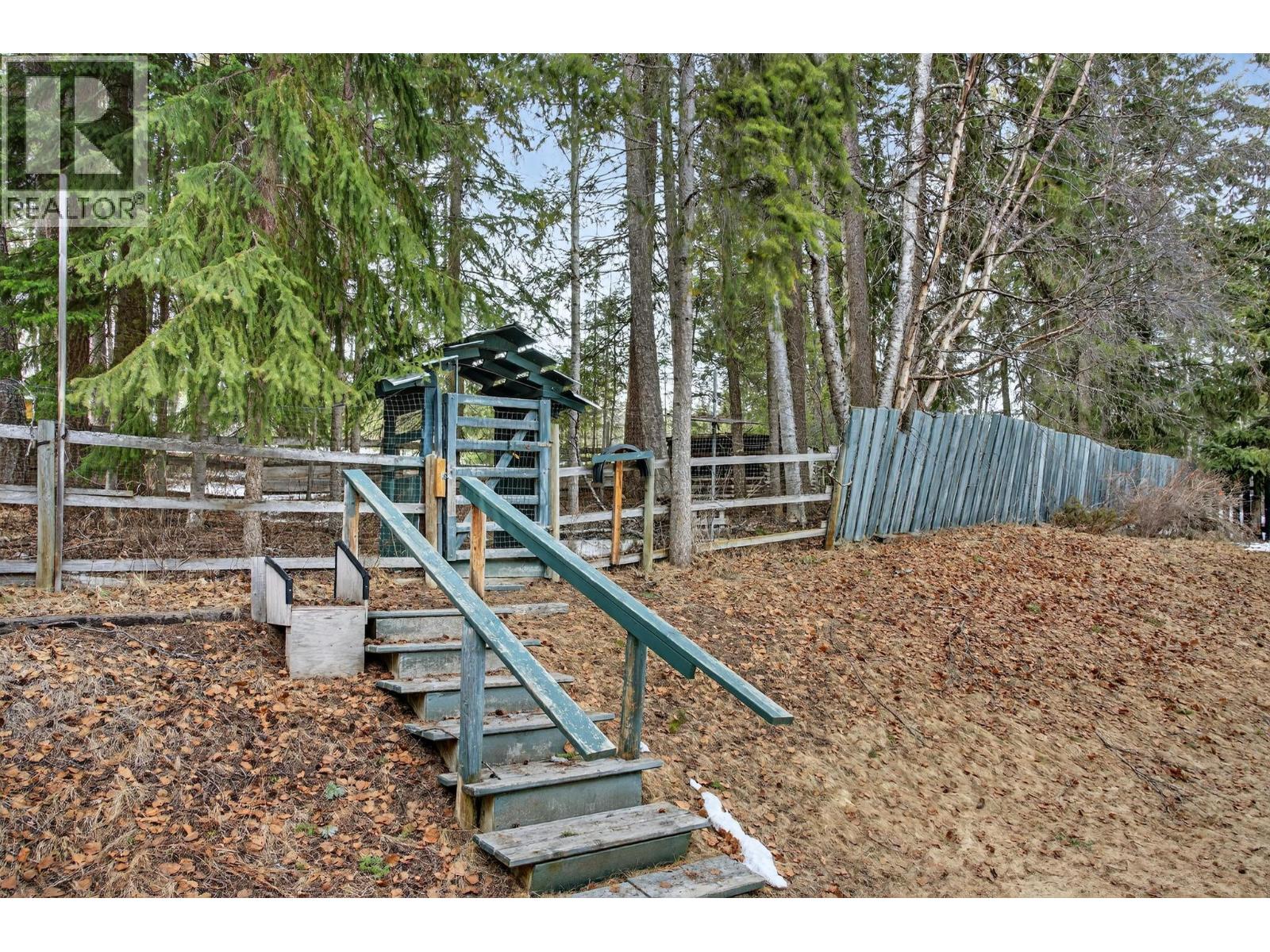  656 Lafontaine Road East, Golden