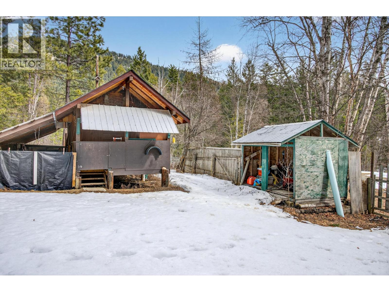  656 Lafontaine Road East, Golden