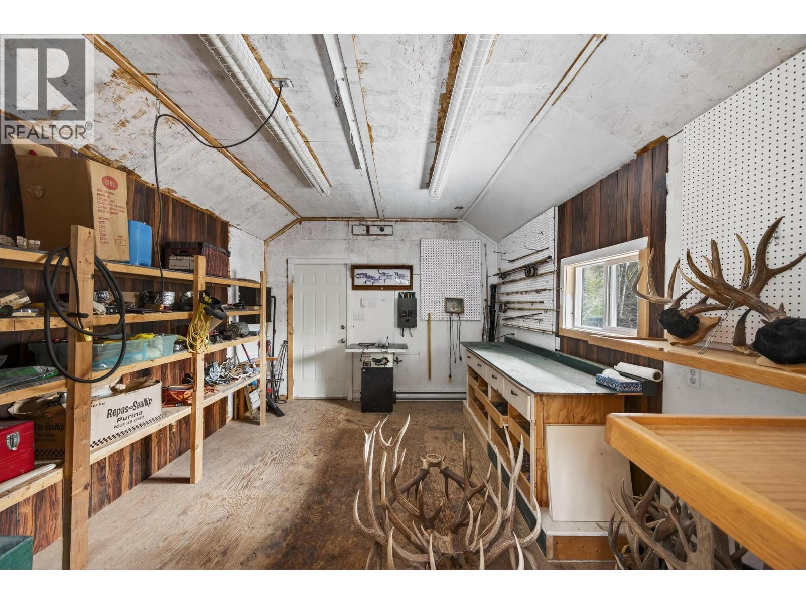  656 Lafontaine Road East, Golden