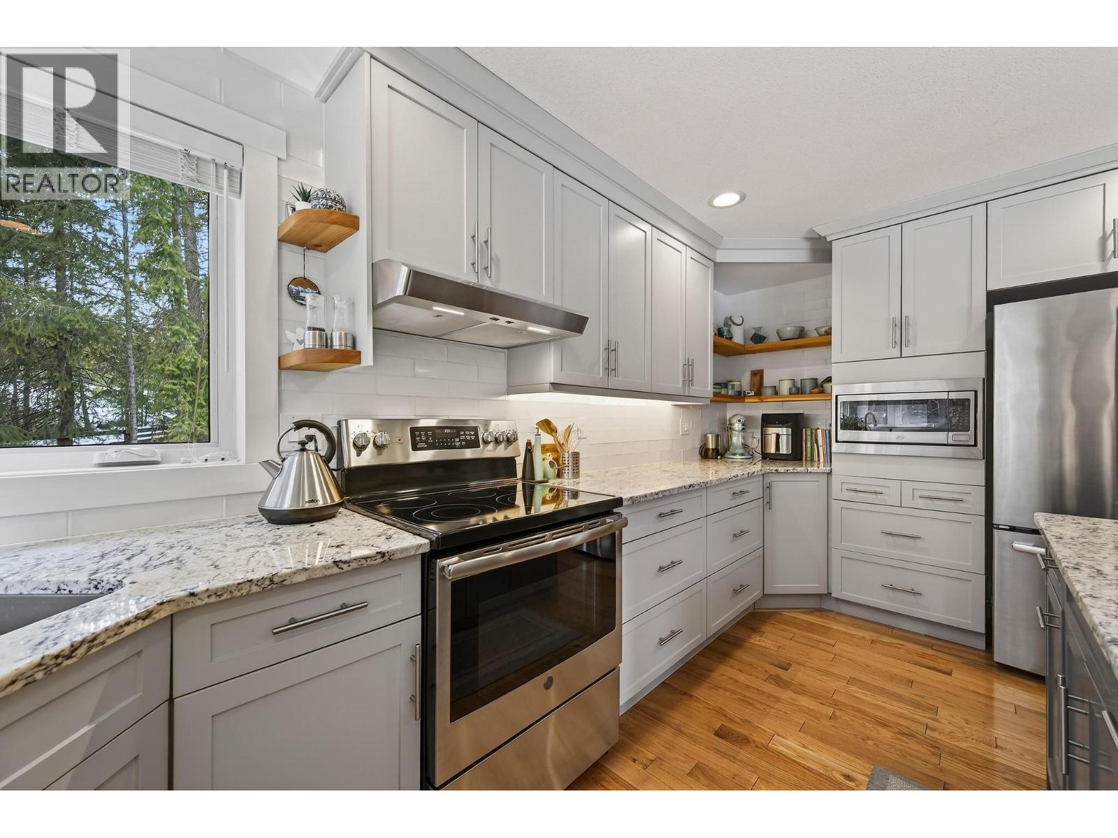  656 Lafontaine Road East, Golden