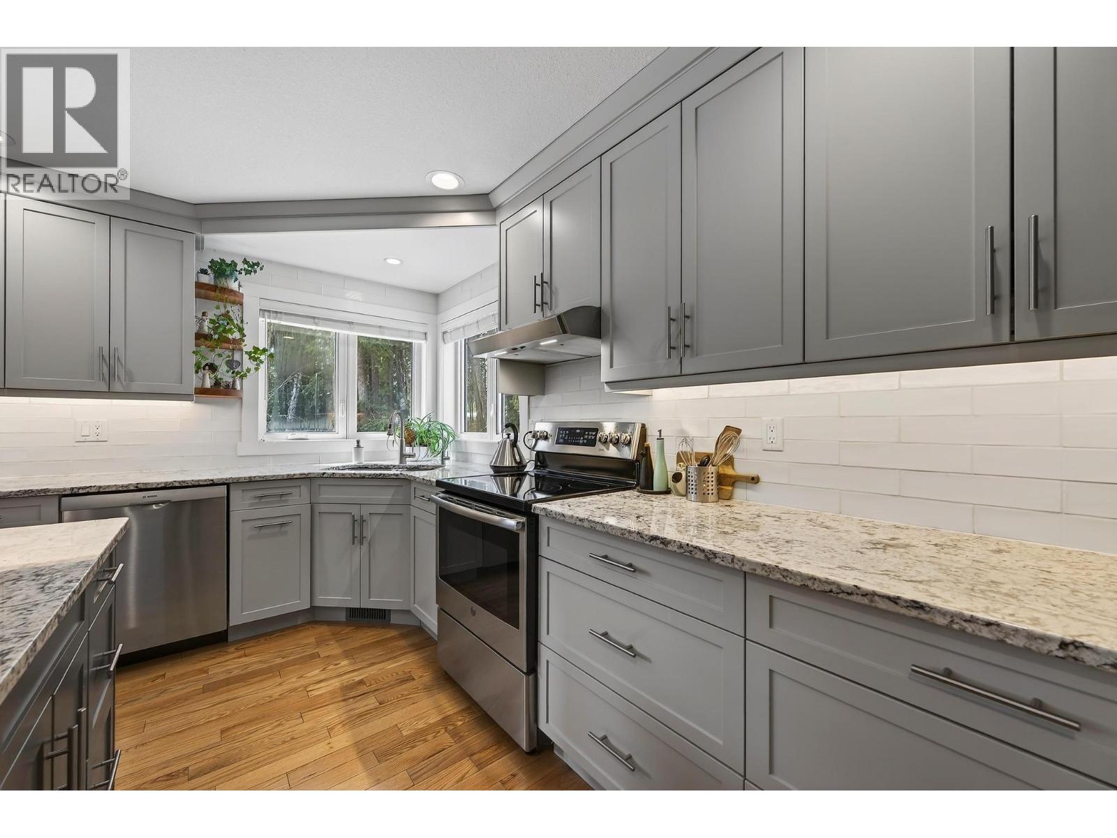  656 Lafontaine Road East, Golden