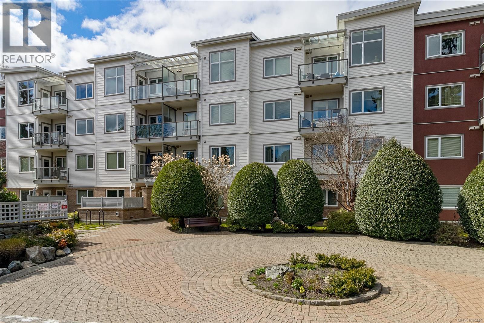 405 4394 West Saanich Rd, Saanich