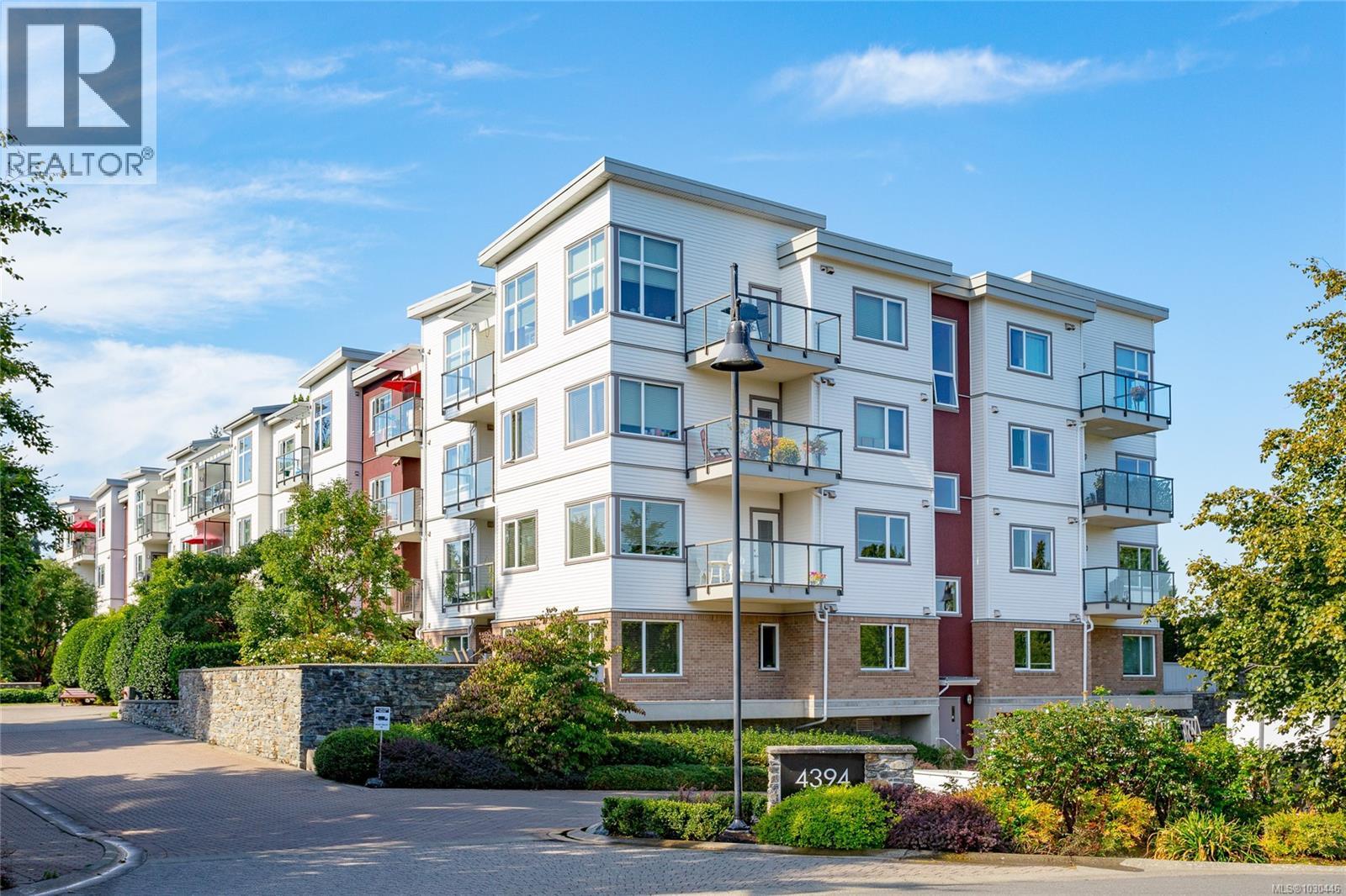 405 4394 West Saanich Rd, Saanich