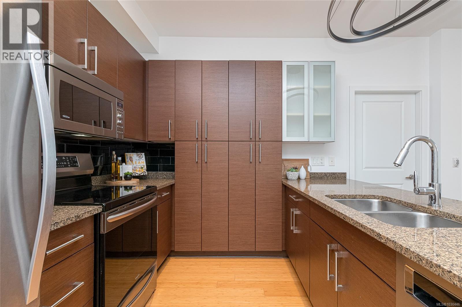 405 4394 West Saanich Rd, Saanich