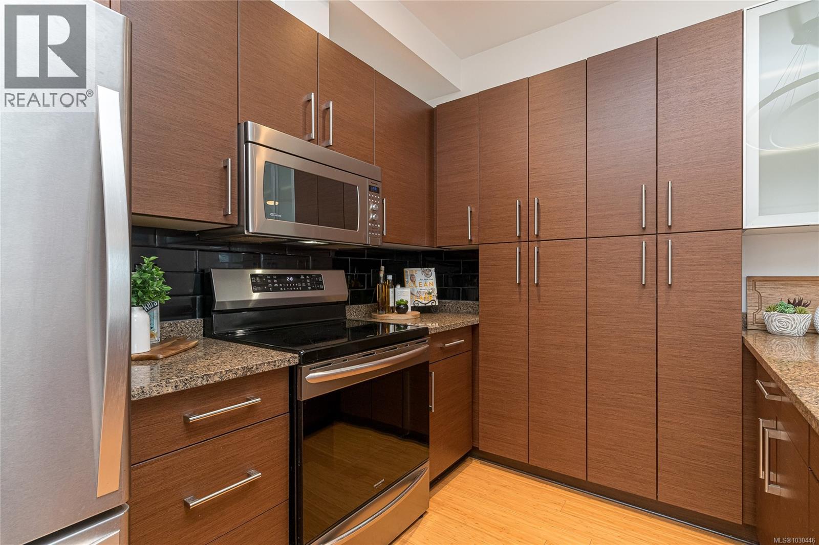 405 4394 West Saanich Rd, Saanich