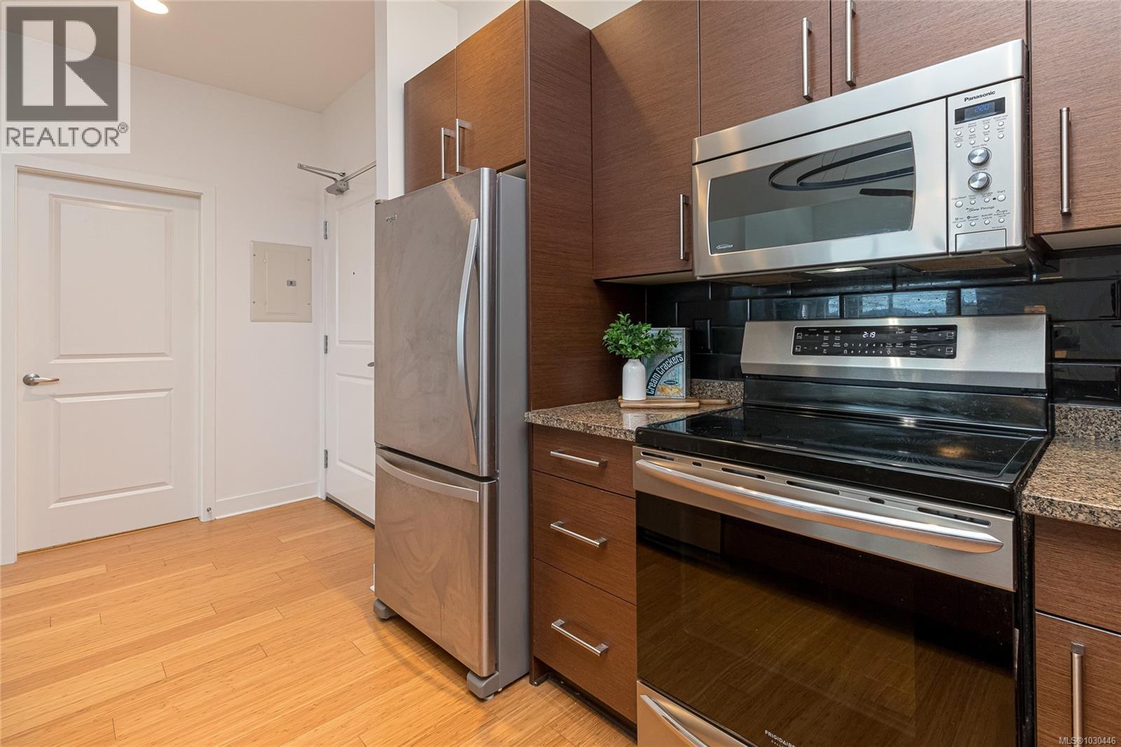 405 4394 West Saanich Rd, Saanich