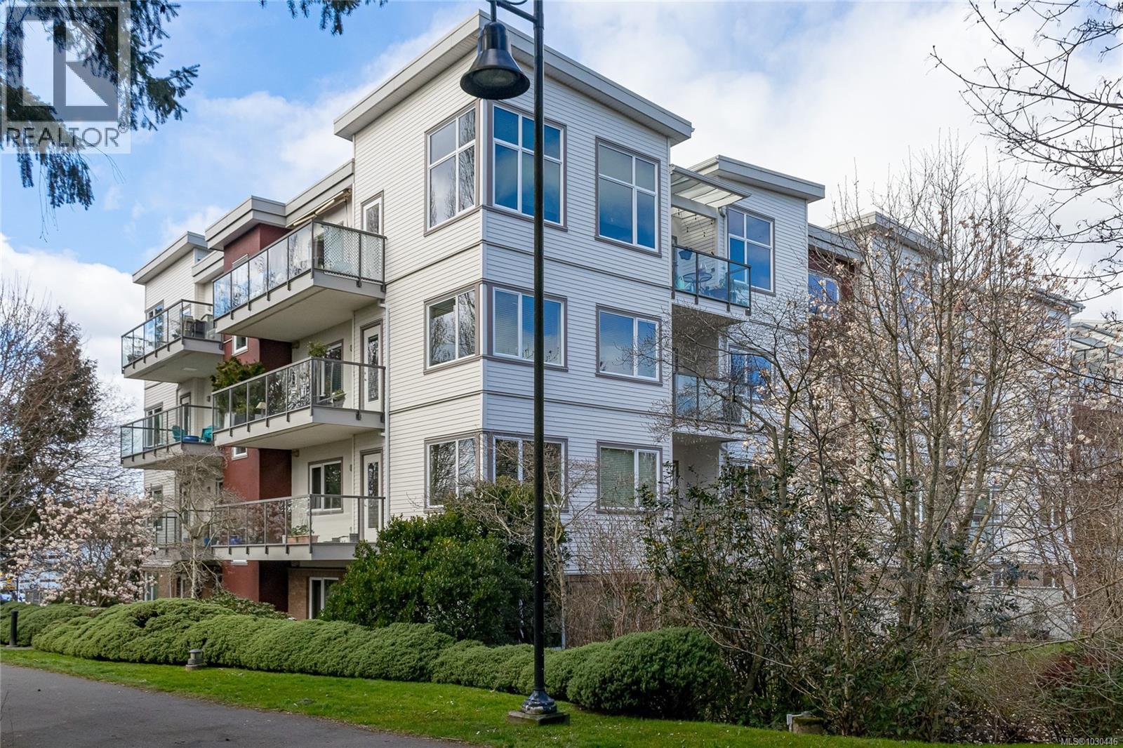 405 4394 West Saanich Rd, Saanich