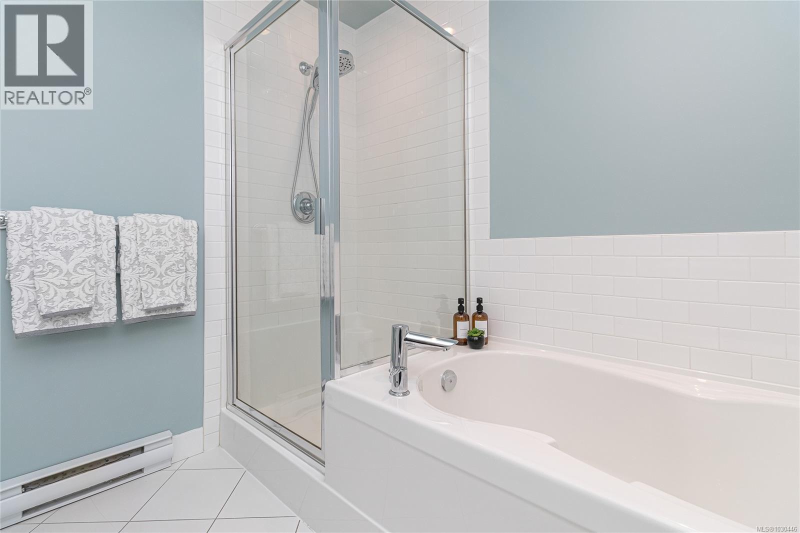 405 4394 West Saanich Rd, Saanich