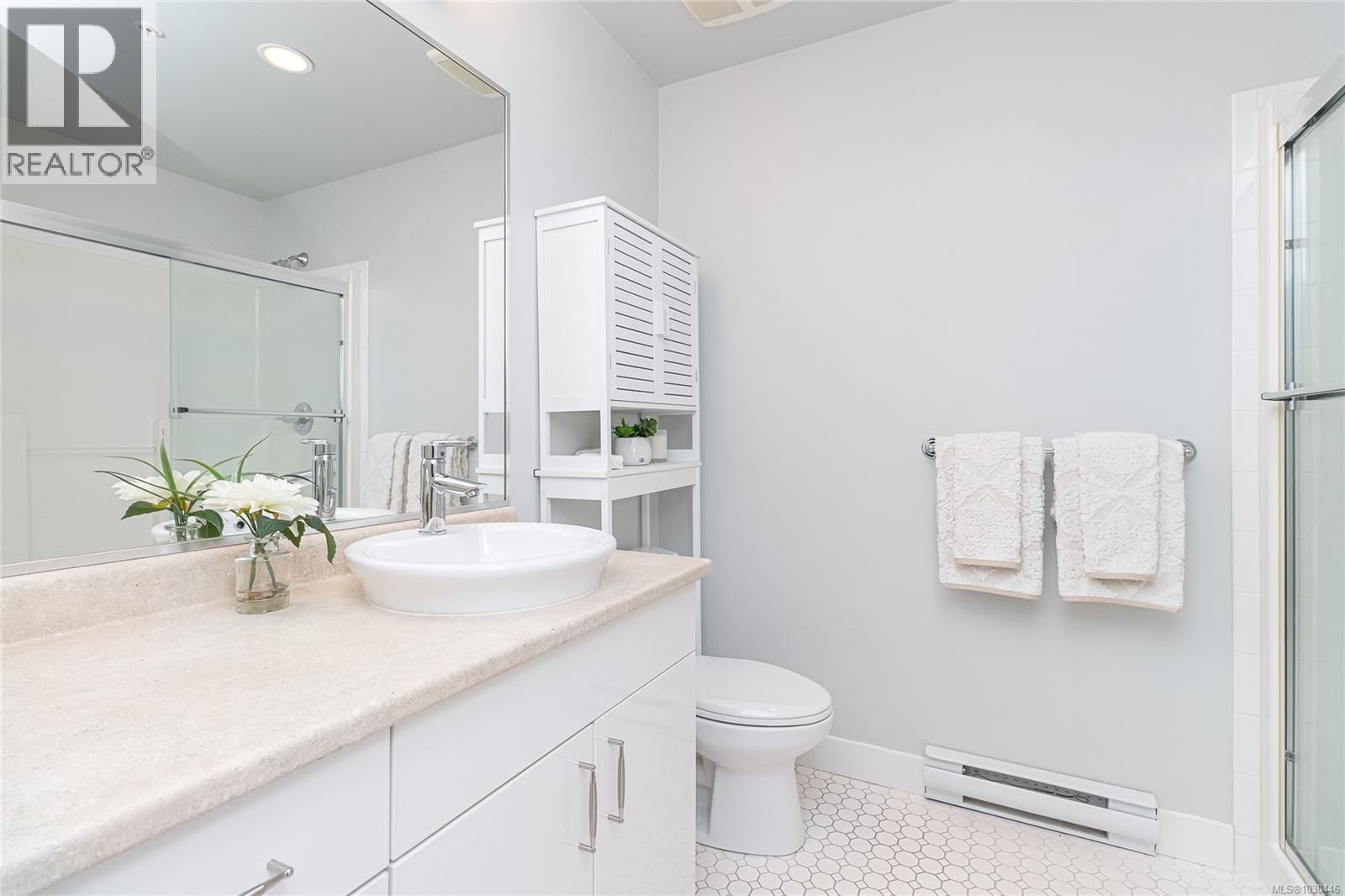 405 4394 West Saanich Rd, Saanich