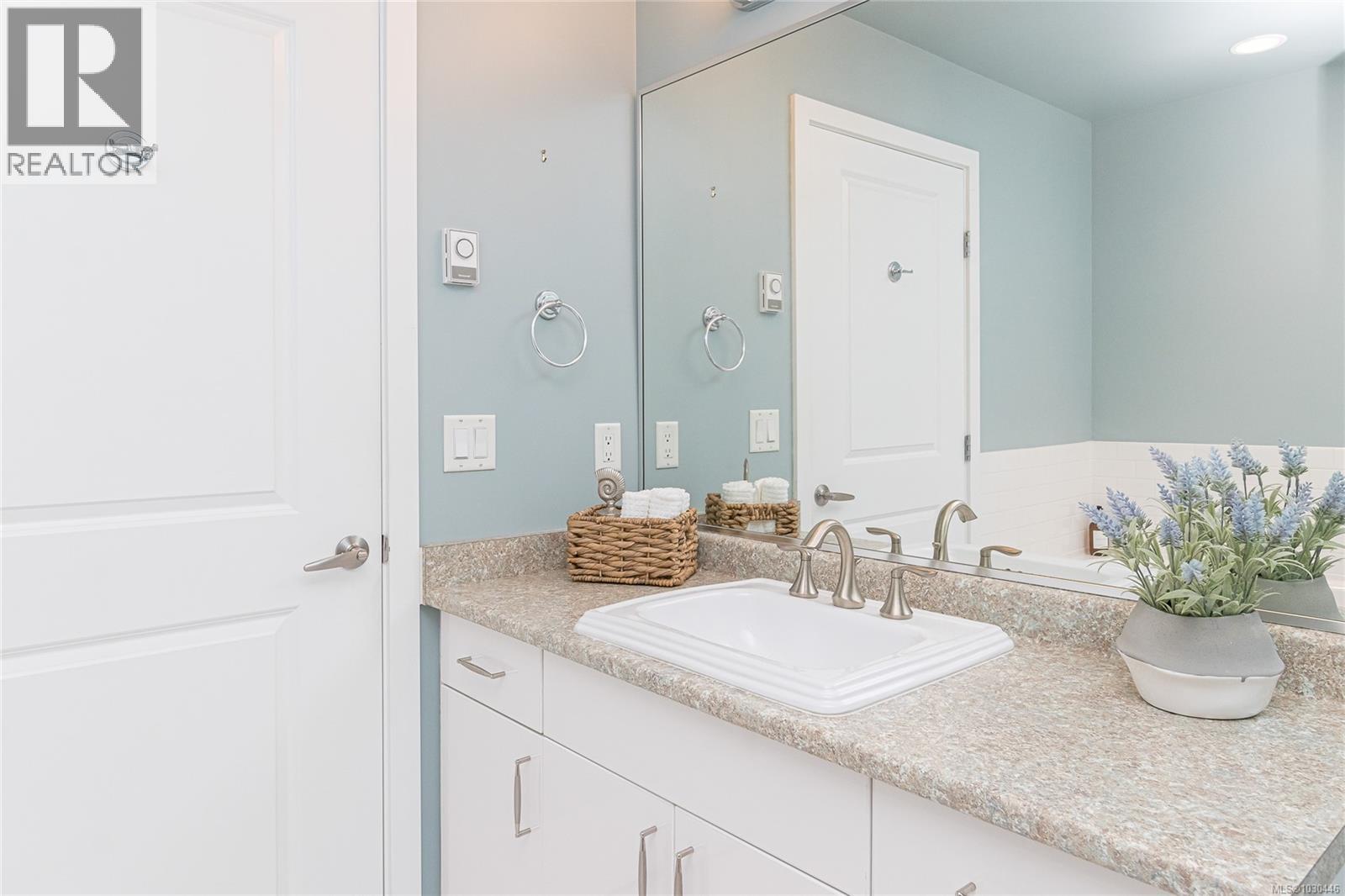 405 4394 West Saanich Rd, Saanich