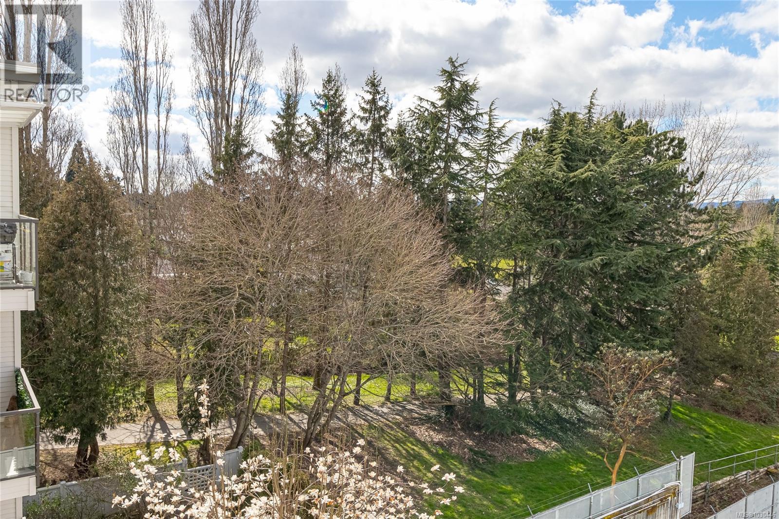 405 4394 West Saanich Rd, Saanich