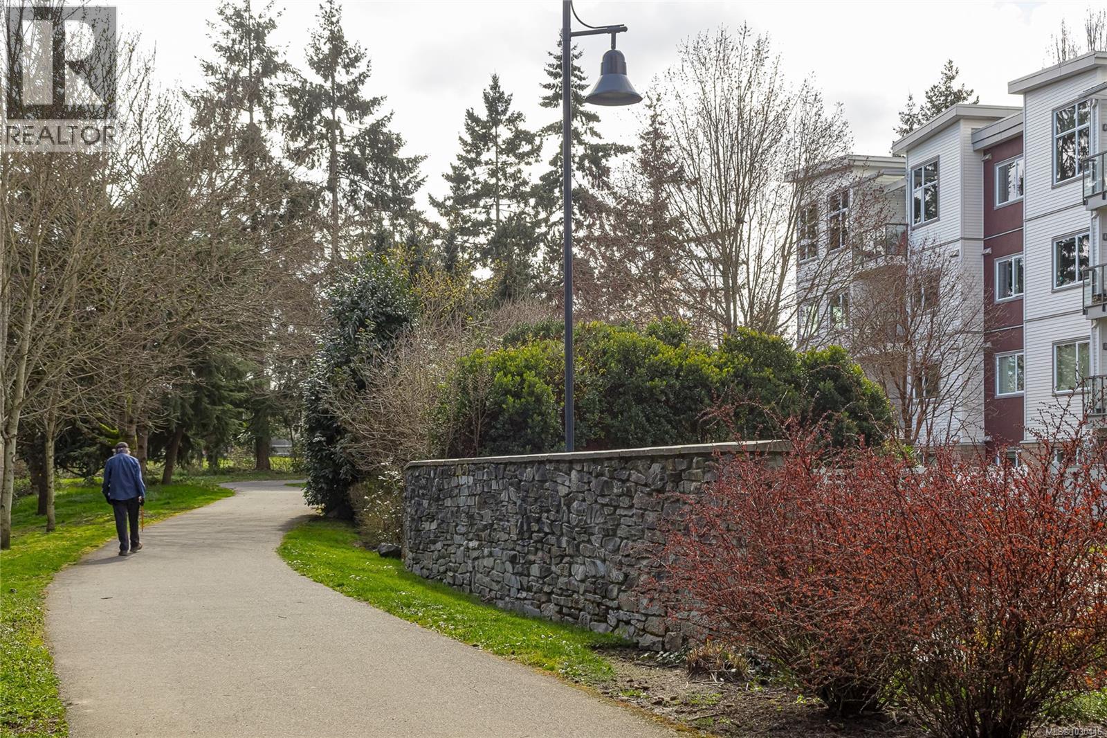 405 4394 West Saanich Rd, Saanich