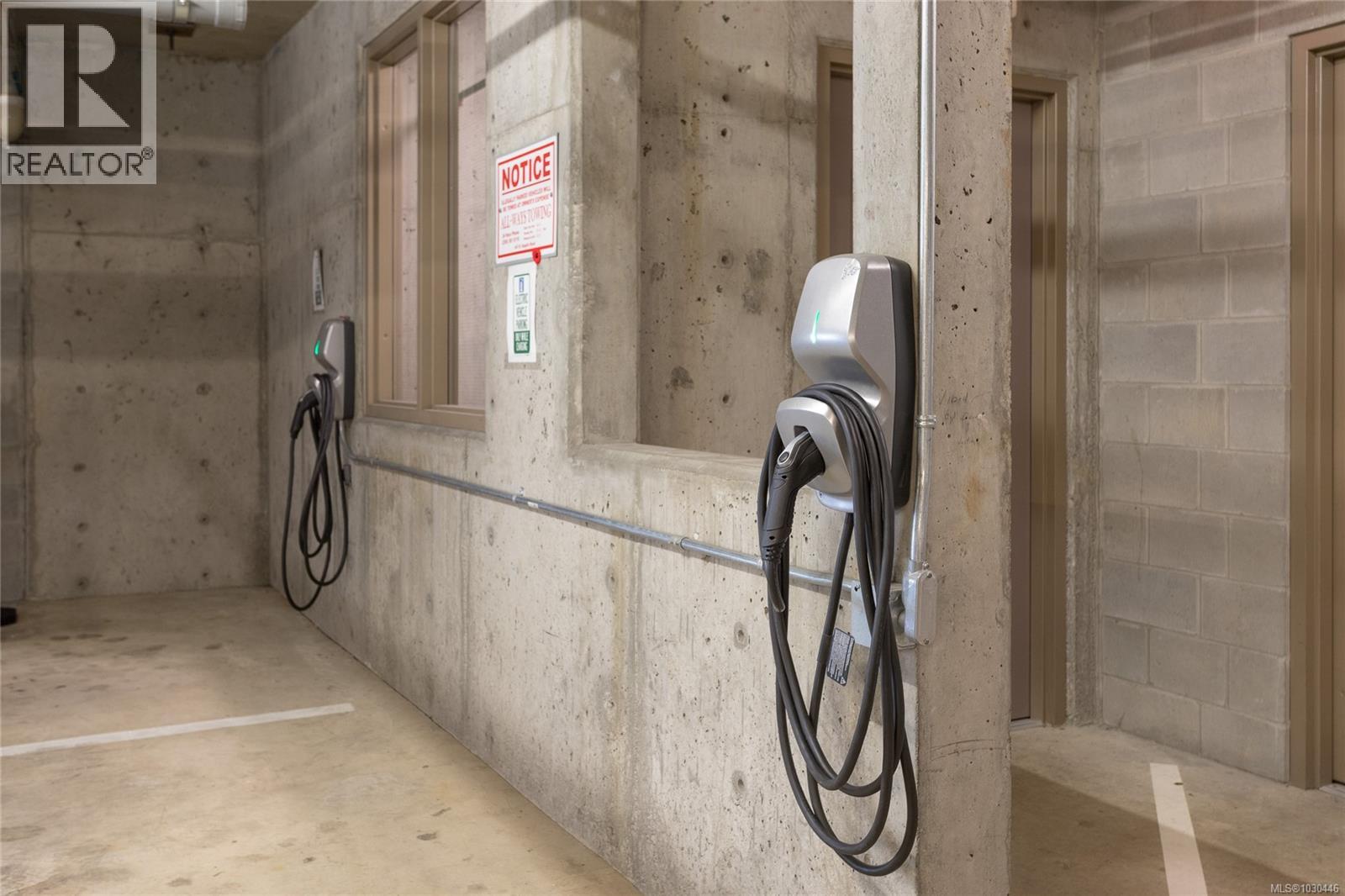 405 4394 West Saanich Rd, Saanich