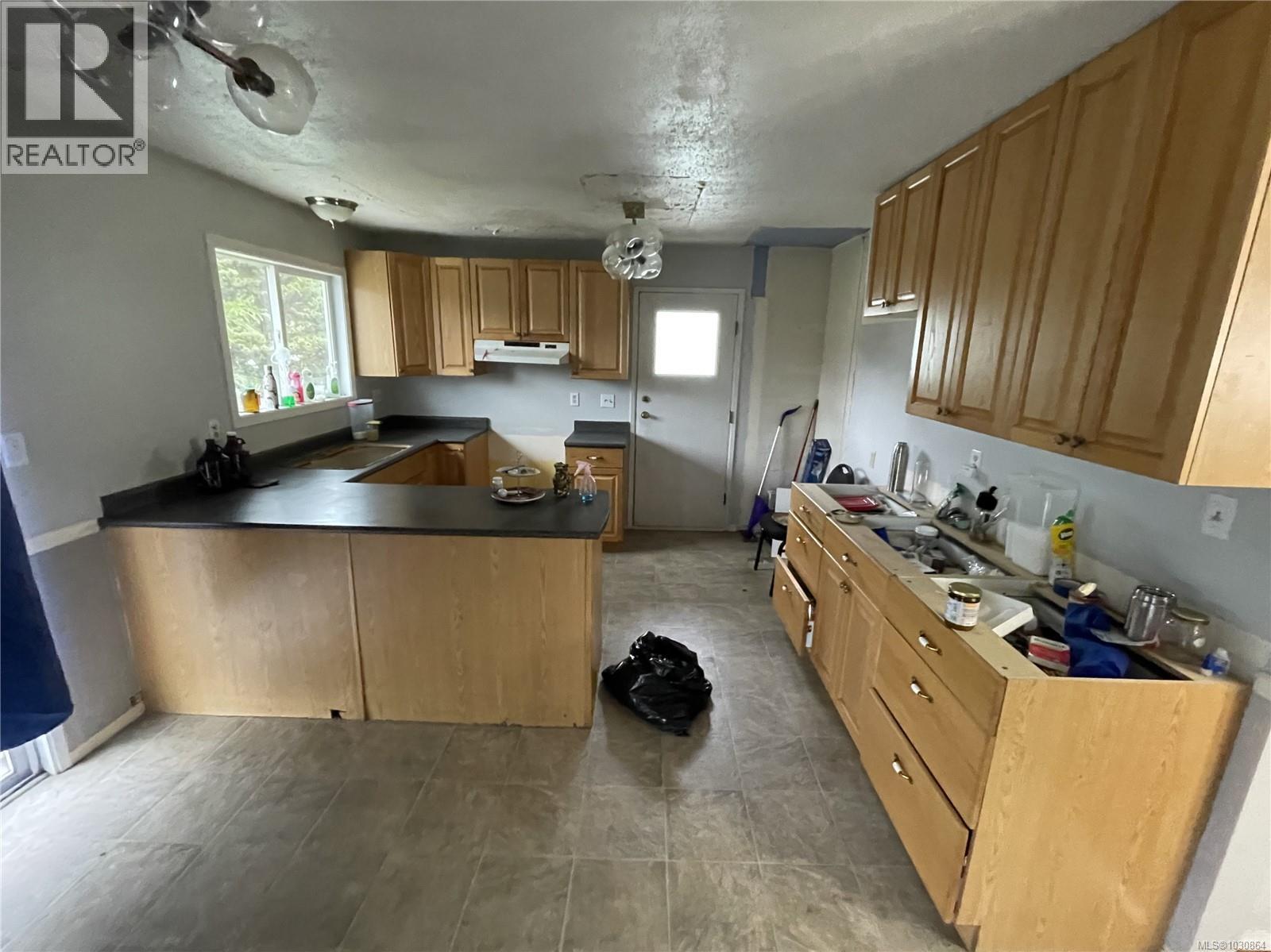 9542 Scott St, Port Hardy