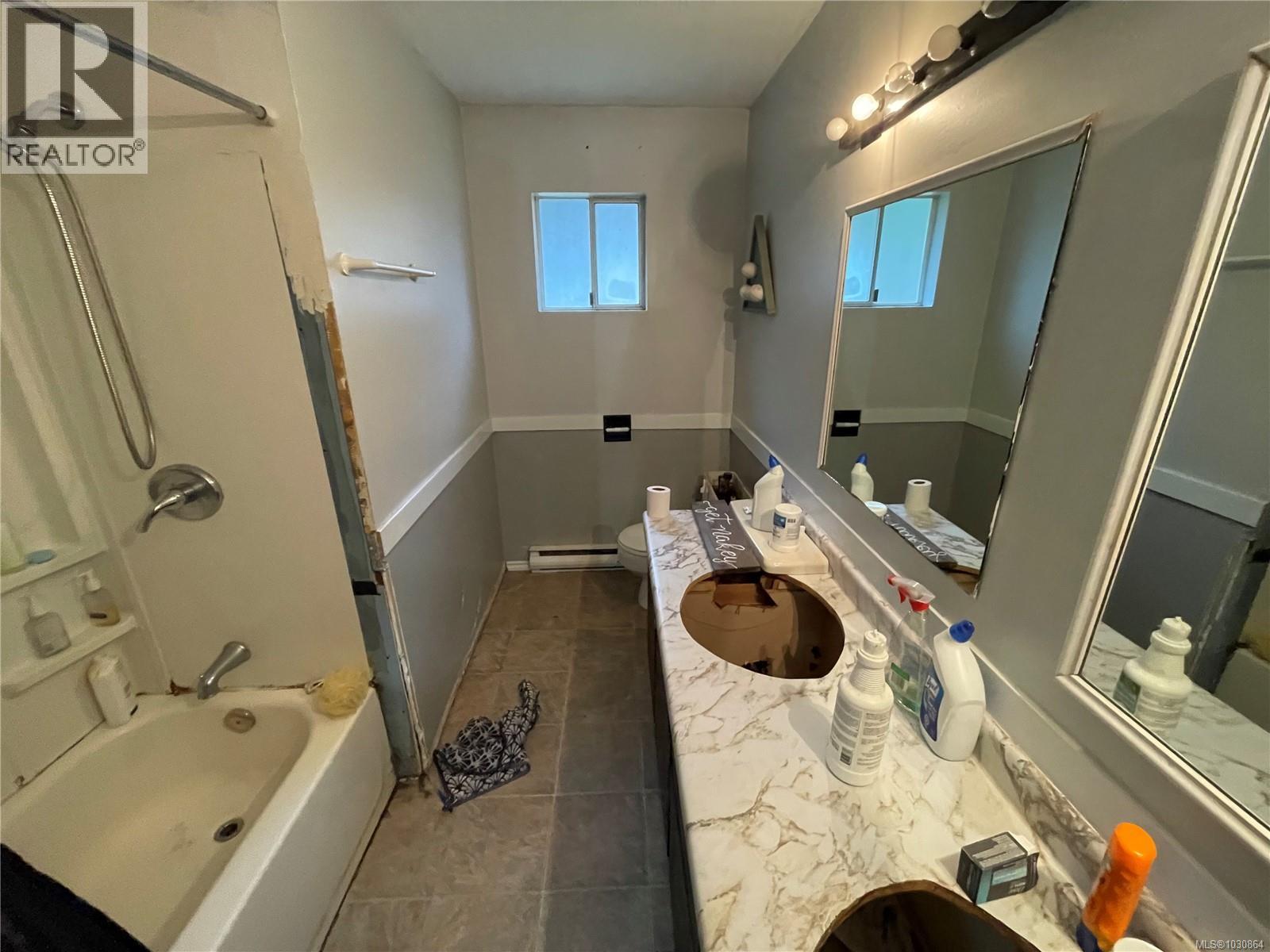 9542 Scott St, Port Hardy