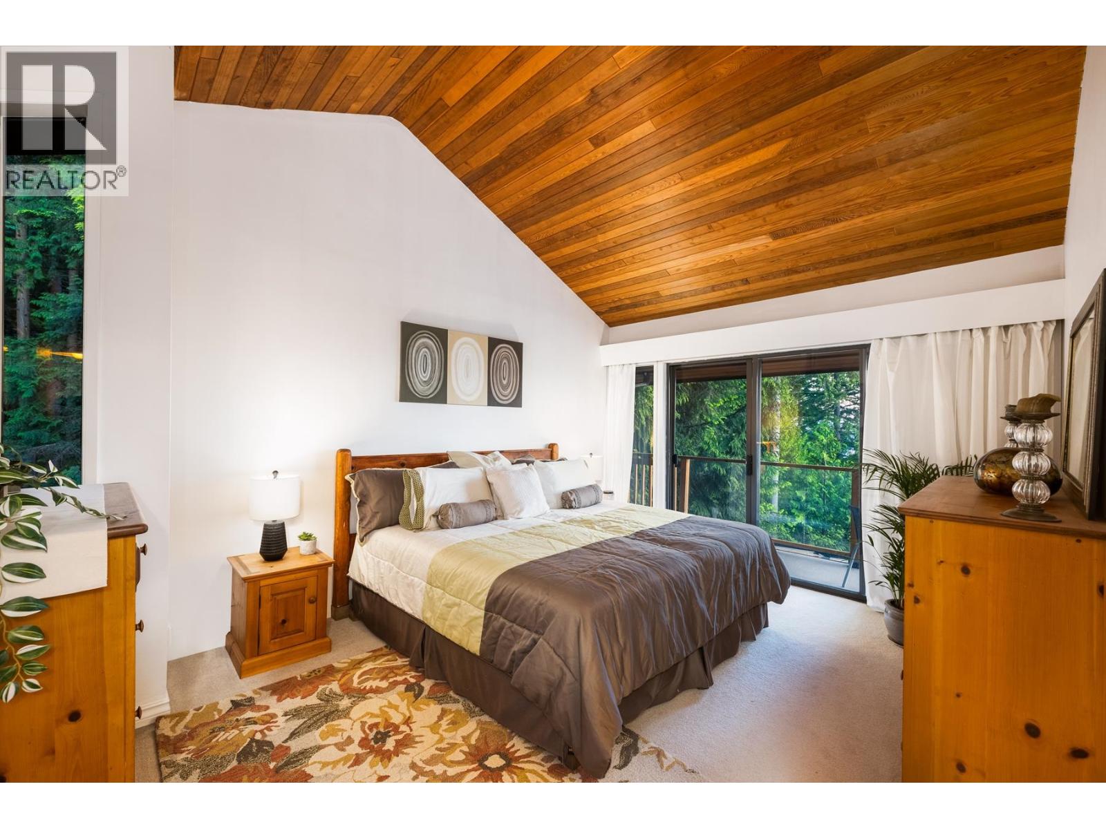 187 RONDOVAL CRESCENT, North Vancouver