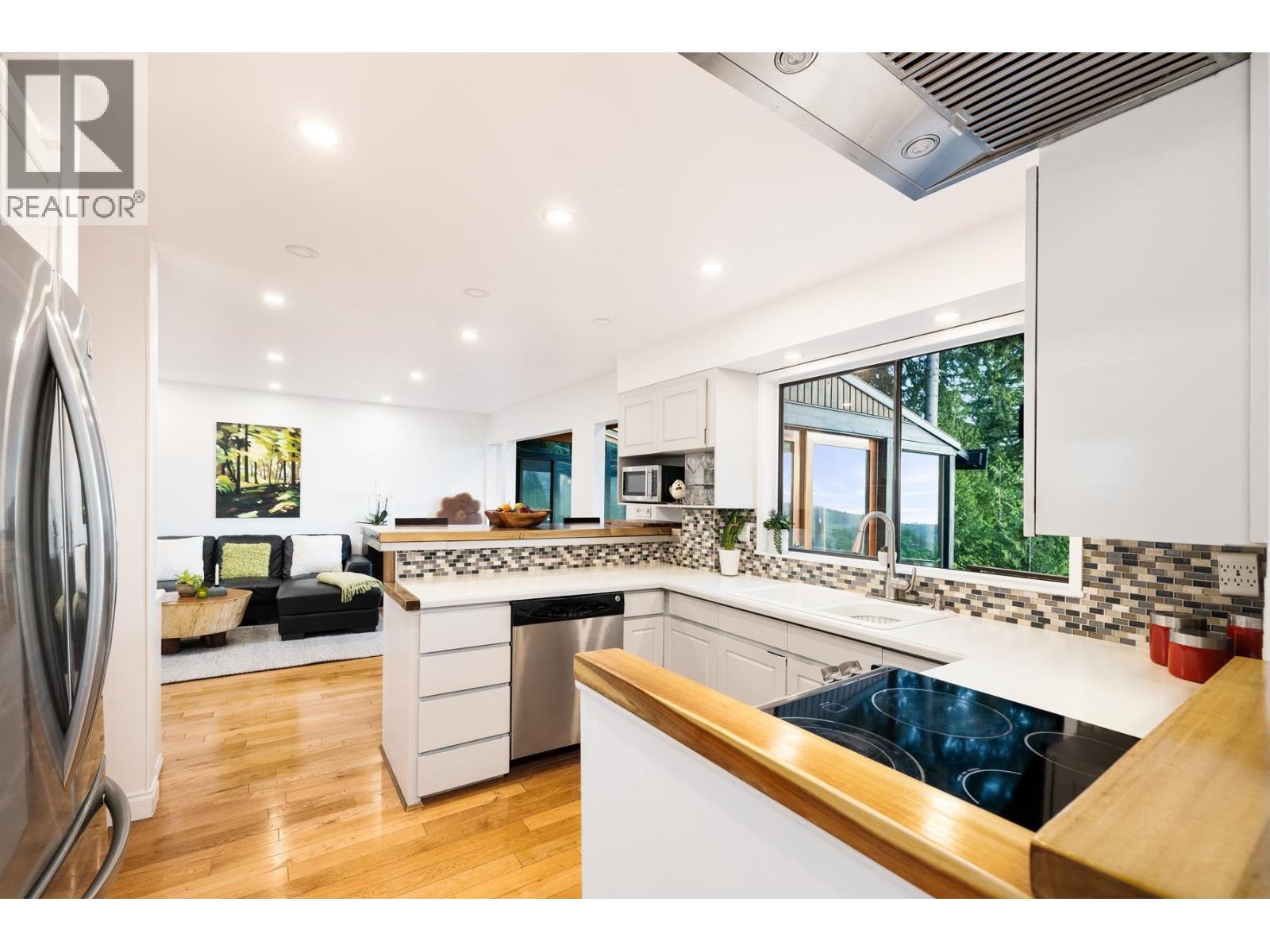 187 RONDOVAL CRESCENT, North Vancouver