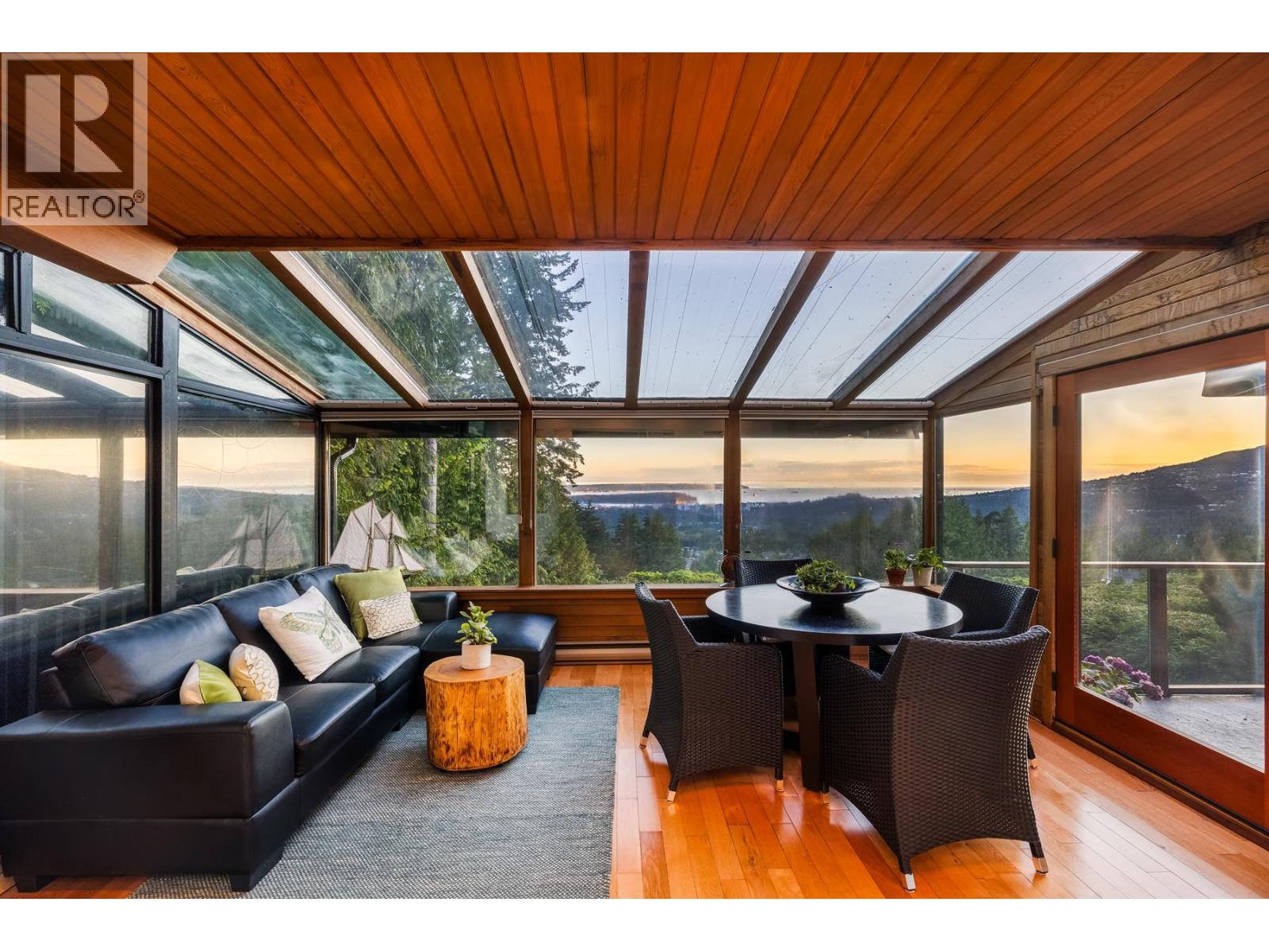 187 RONDOVAL CRESCENT, North Vancouver