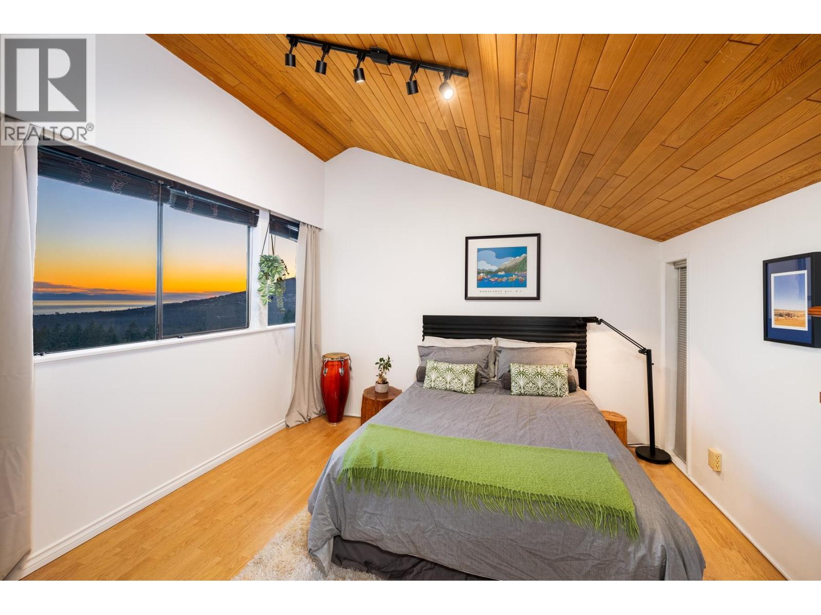 187 RONDOVAL CRESCENT, North Vancouver