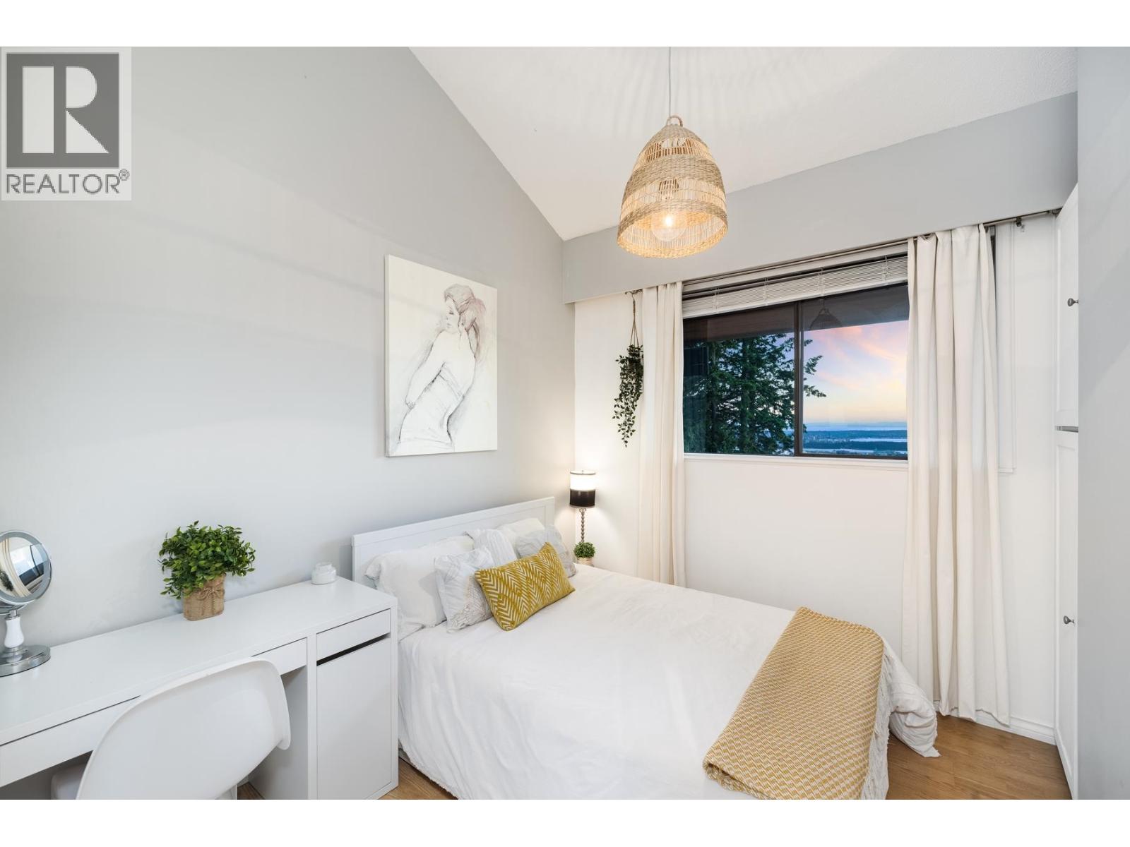 187 RONDOVAL CRESCENT, North Vancouver