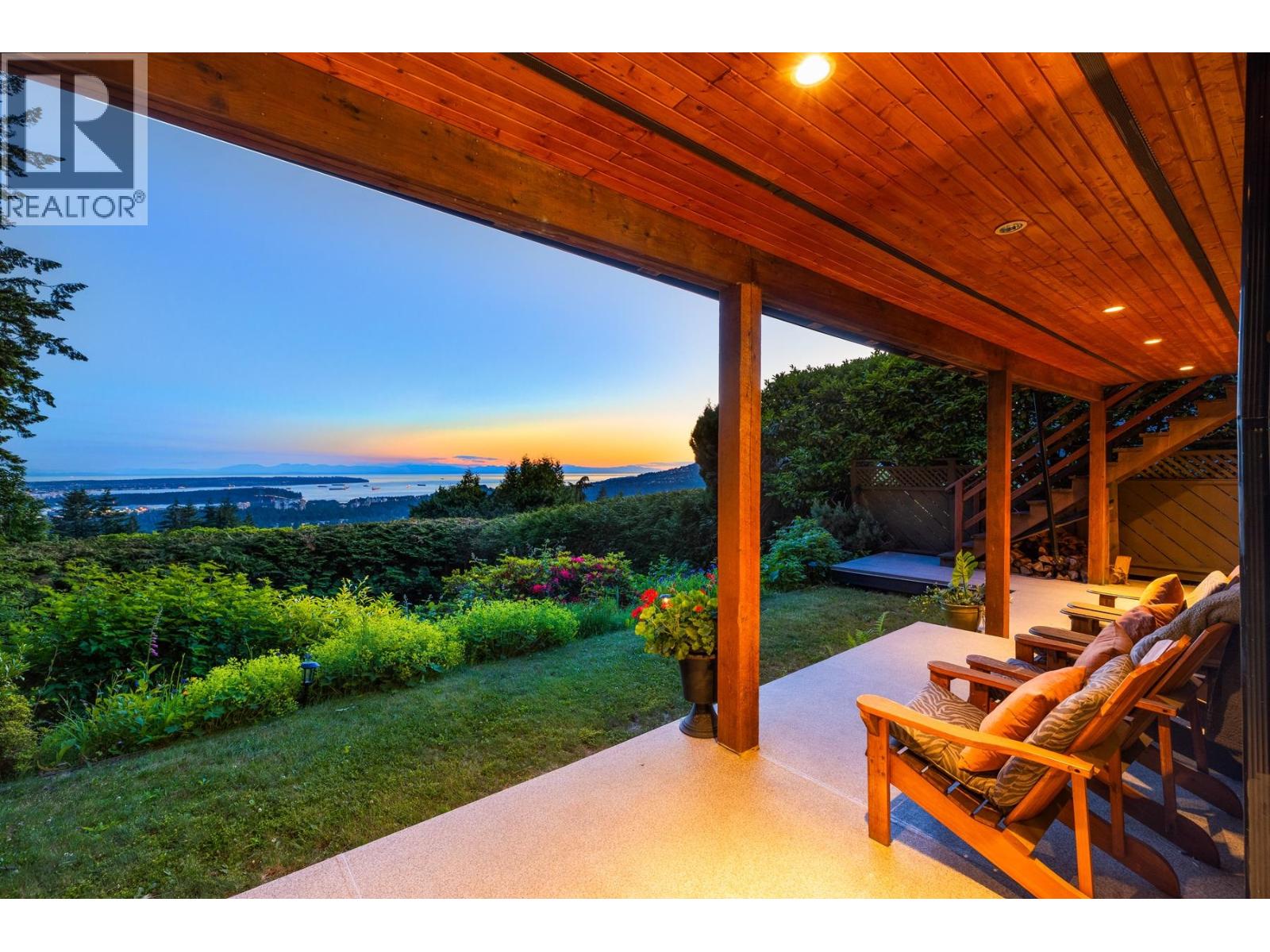 187 RONDOVAL CRESCENT, North Vancouver