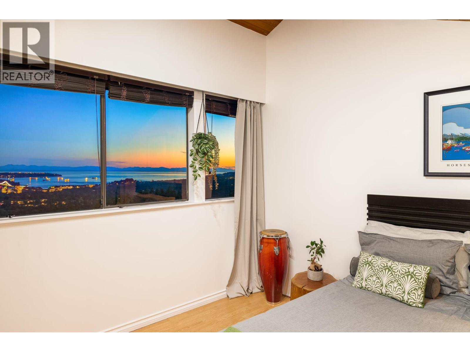 187 RONDOVAL CRESCENT, North Vancouver