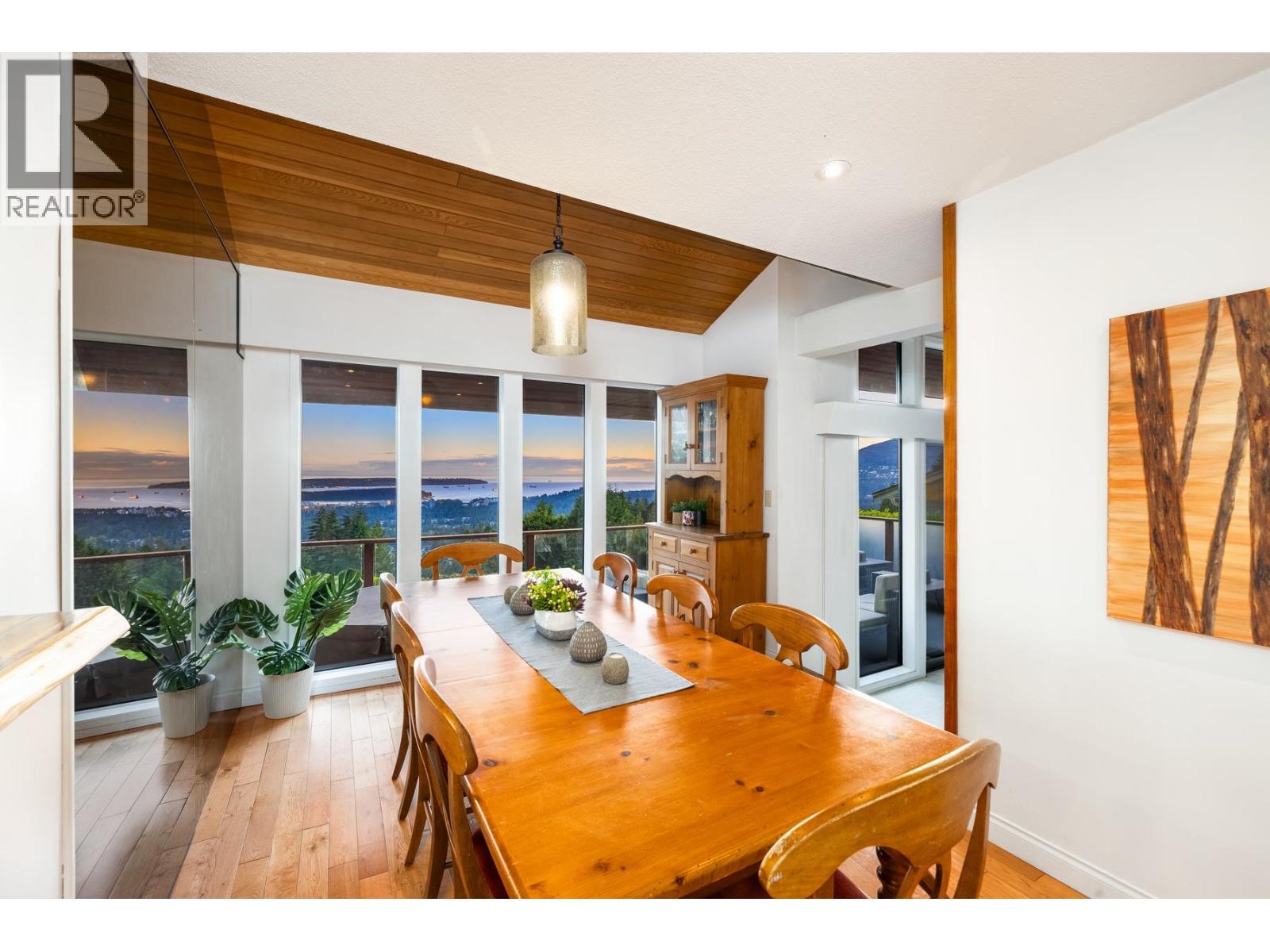 187 RONDOVAL CRESCENT, North Vancouver