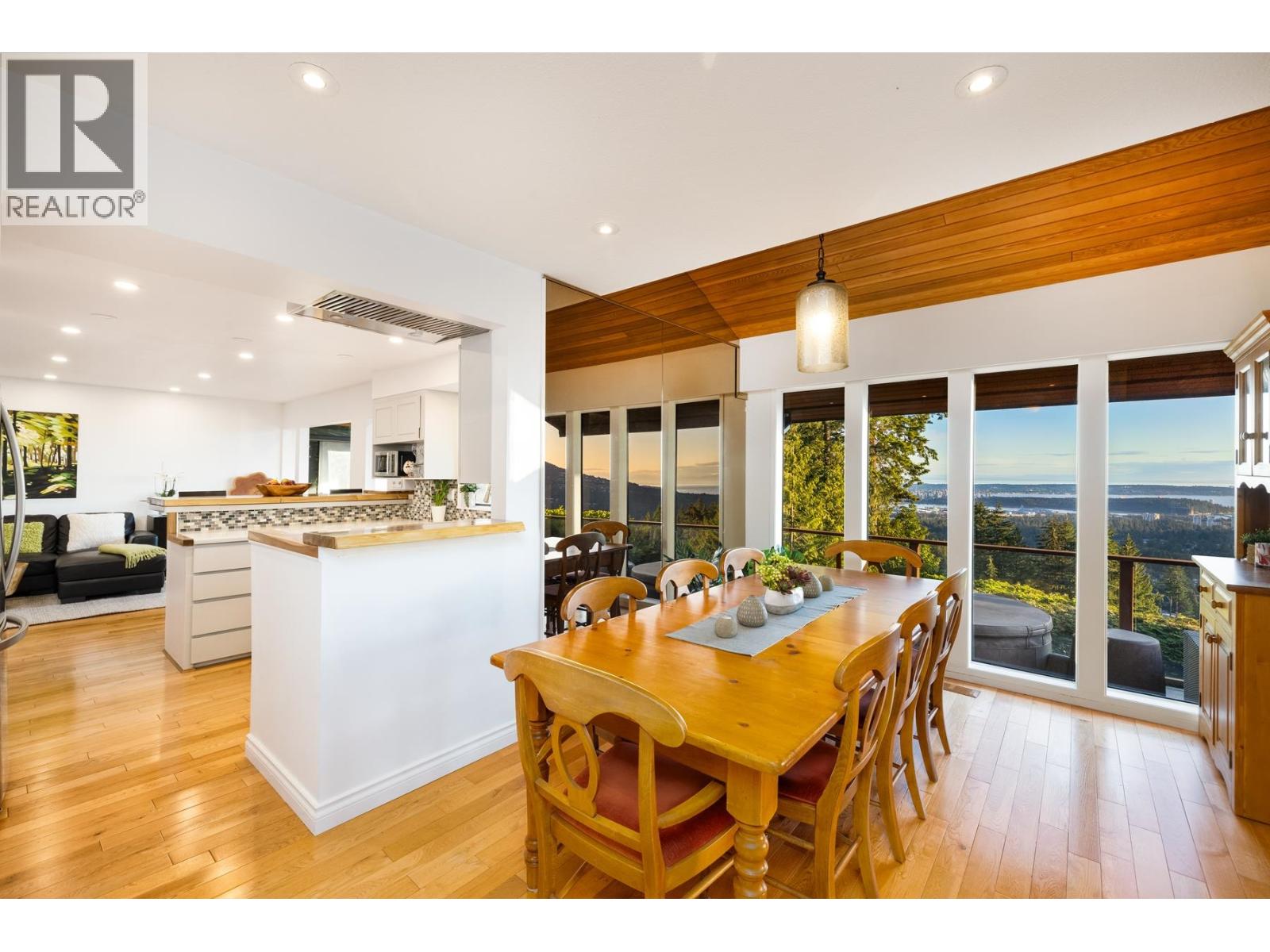 187 RONDOVAL CRESCENT, North Vancouver