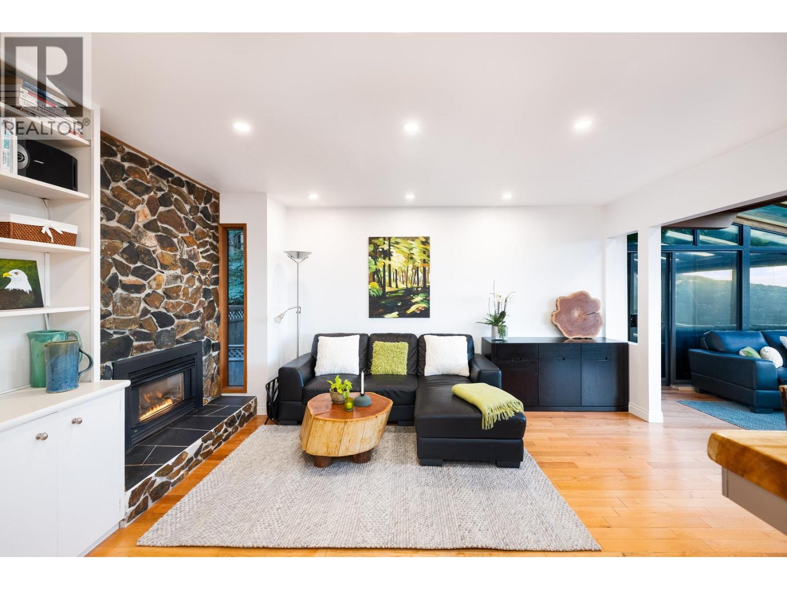 187 RONDOVAL CRESCENT, North Vancouver