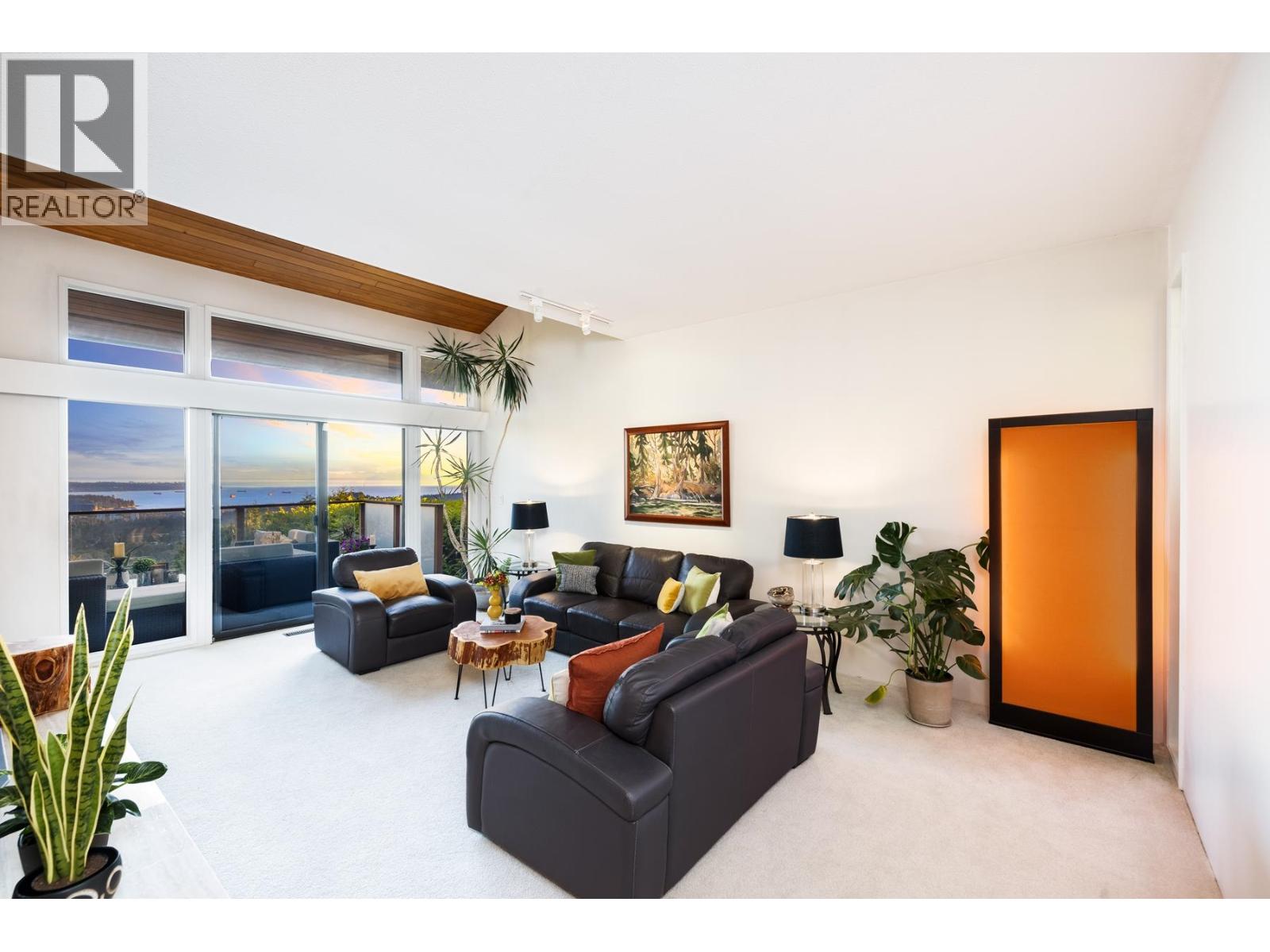 187 RONDOVAL CRESCENT, North Vancouver