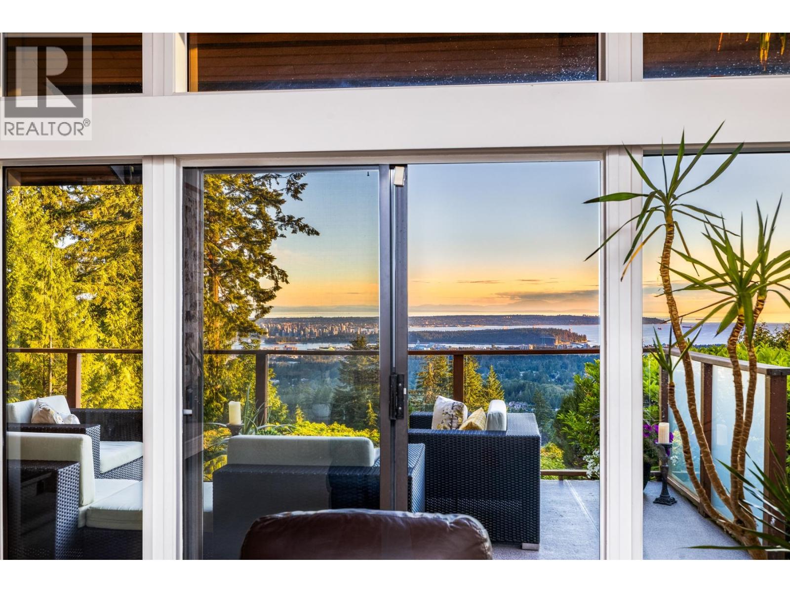 187 RONDOVAL CRESCENT, North Vancouver