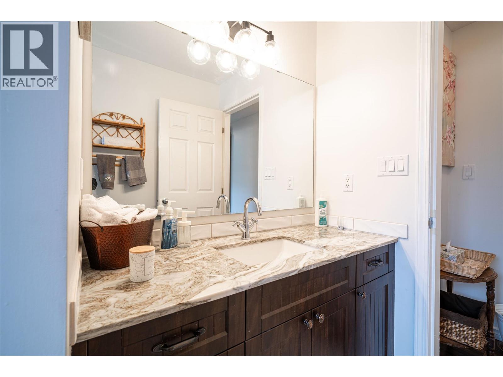 6815 Cameo Drive N, Vernon