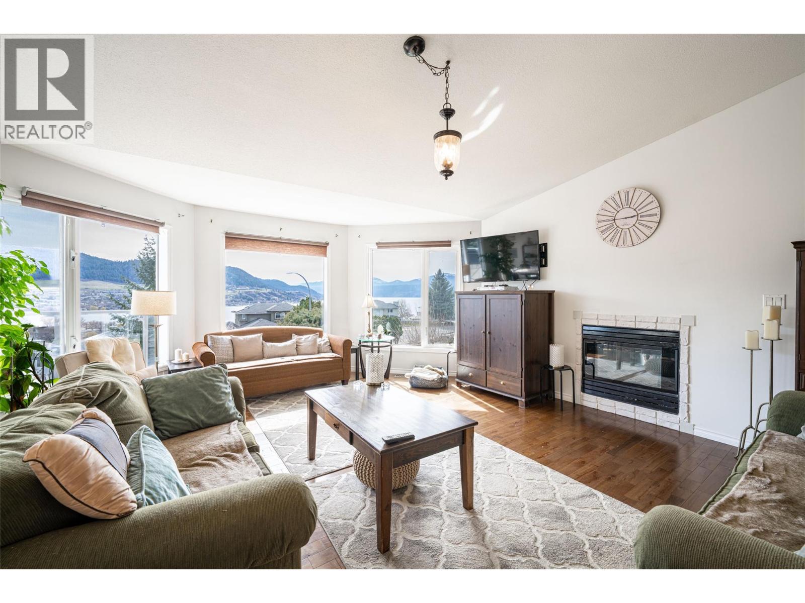 6815 Cameo Drive N, Vernon