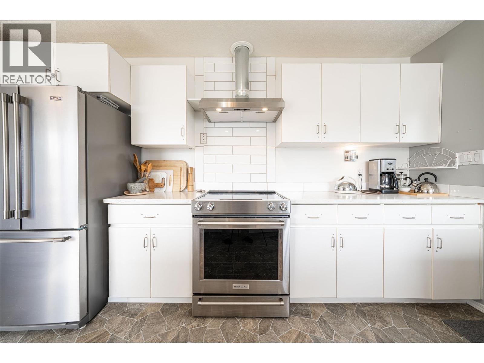 6815 Cameo Drive N, Vernon