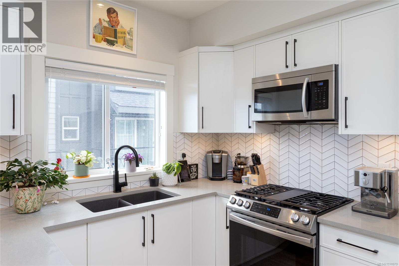 1212 Moonstone Loop, Langford