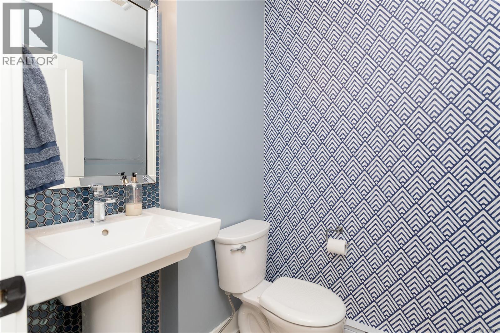 1212 Moonstone Loop, Langford