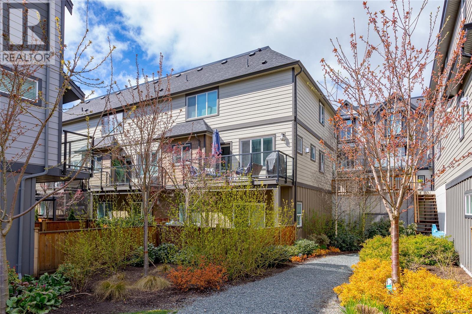 1212 Moonstone Loop, Langford