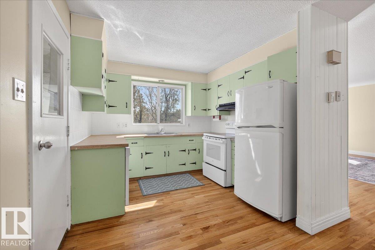 1953 GLENMORE AV, Sherwood Park