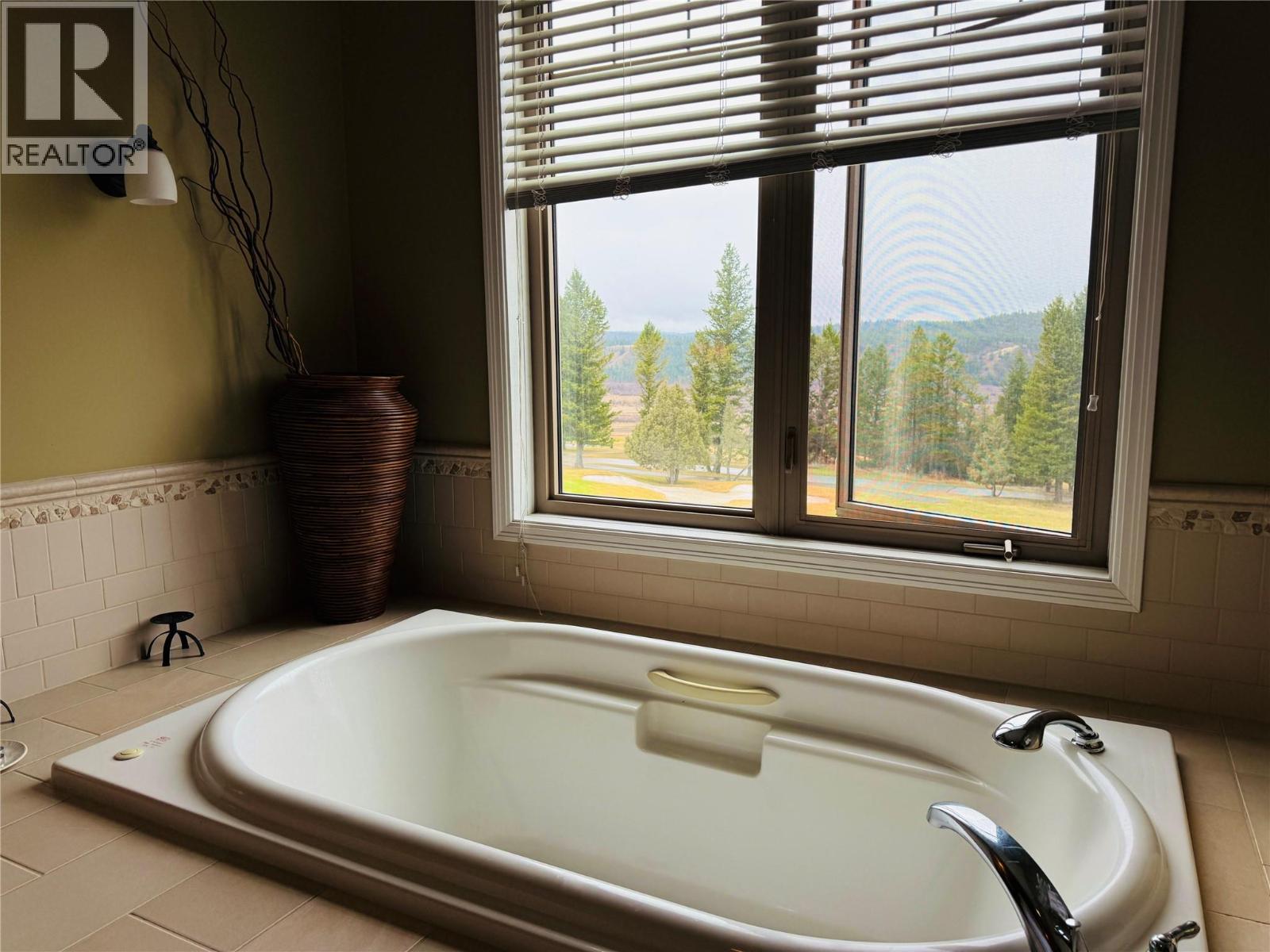 200 Bighorn Boulevard Unit# 233, Radium Hot Springs