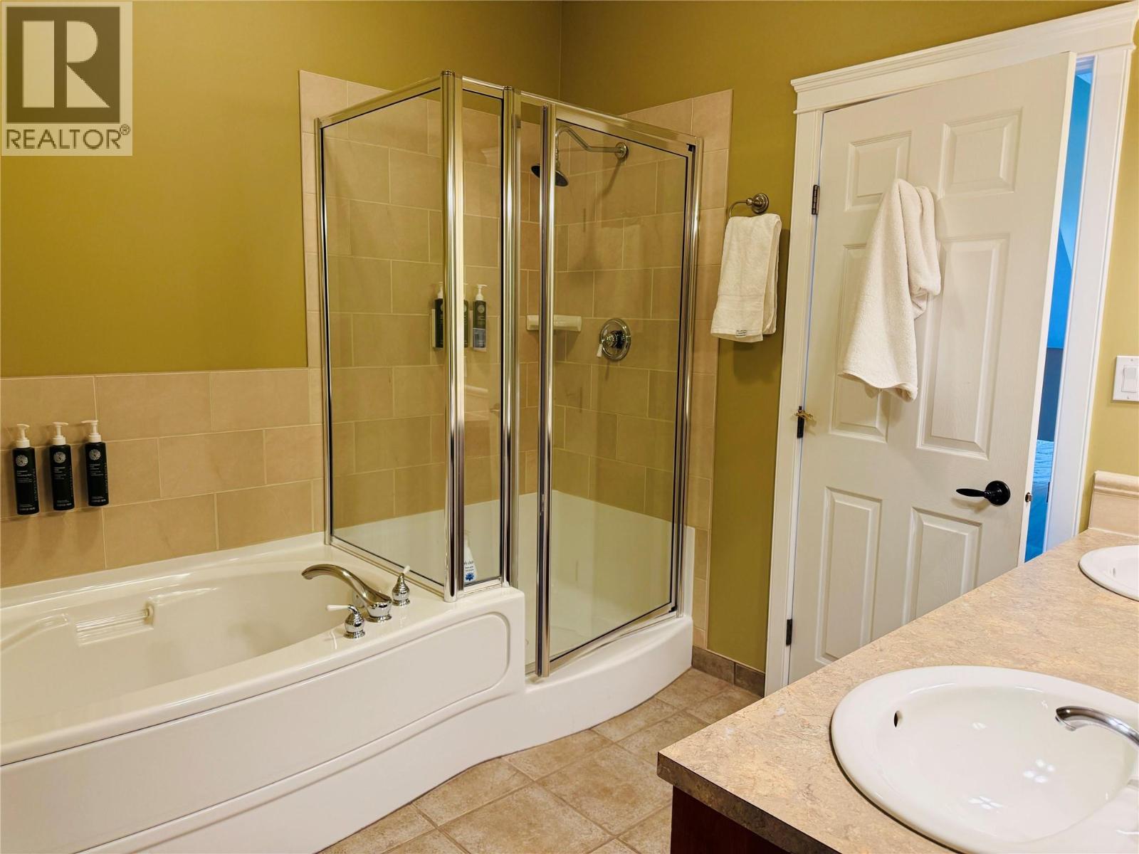 200 Bighorn Boulevard Unit# 233, Radium Hot Springs