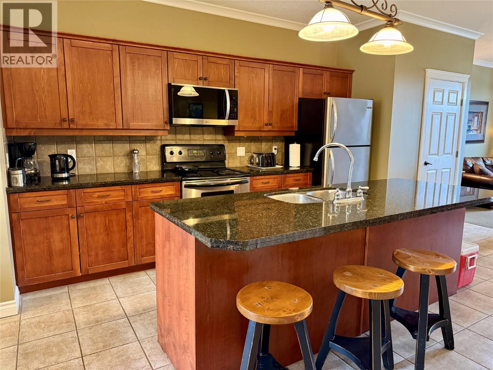 200 Bighorn Boulevard Unit# 233, Radium Hot Springs