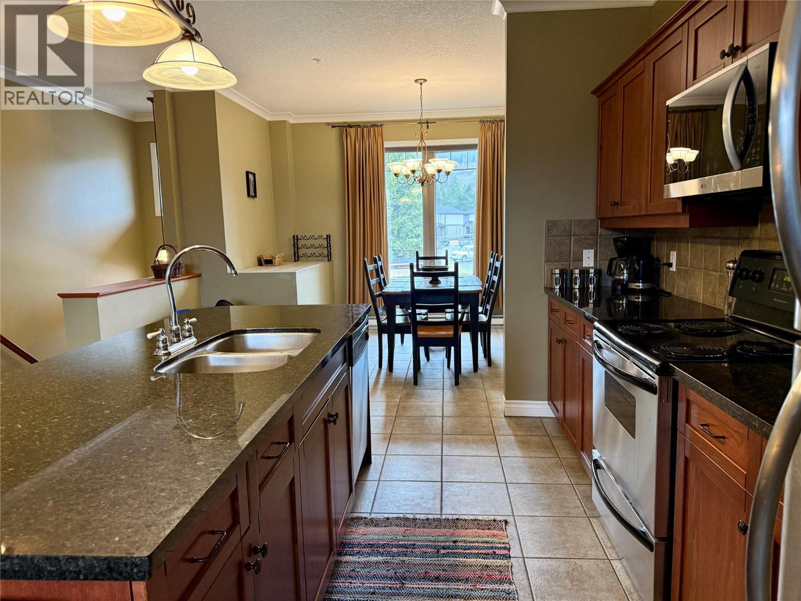 200 Bighorn Boulevard Unit# 233, Radium Hot Springs