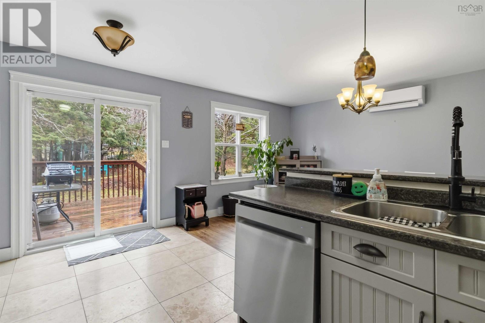 928 SACKVILLE DRIVE - 18